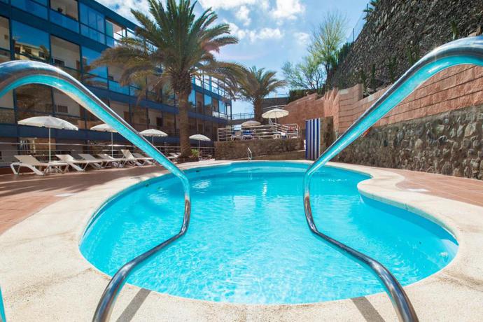 Imagen de la piscina del Hotel HL Sahara Playa. Foto 16