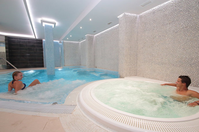 Imagen de la piscina del Hotel HL Suitehotel Playa del Inglés. Foto 37