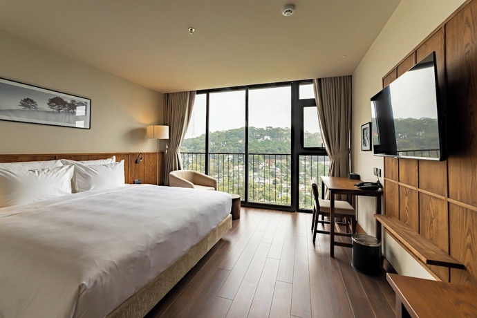 Imagen de la habitación del Hotel HLS Dalat Lodge. Foto 11