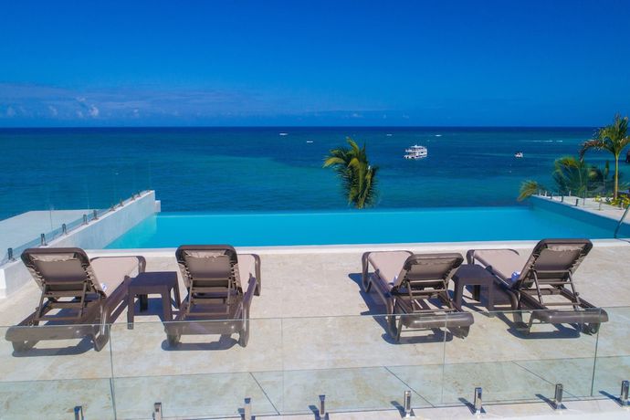Imagen de la piscina del Hotel HM Bavaro Beach- Adults Only. Foto 19
