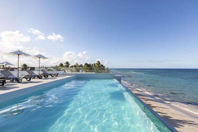 Imagen de la piscina del Hotel HM Bavaro Beach- Adults Only. Foto 21