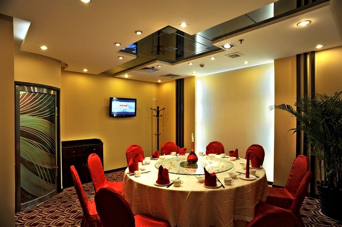 Imagen del bar/restaurante del Hotel HNA Downtown. Foto 2