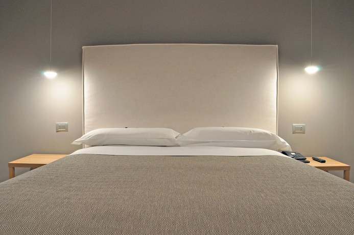 Imagen de la habitación del Hotel HNN Luxury Suites. Foto 7