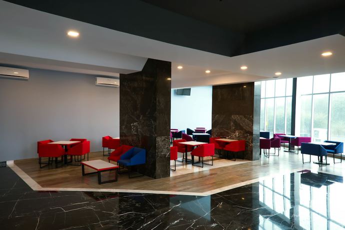 Imagen del bar/restaurante del Hotel HOH. Foto 2