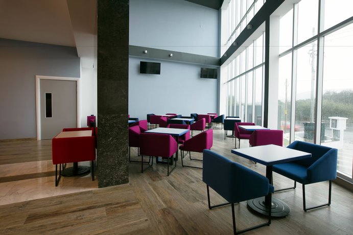 Imagen del bar/restaurante del Hotel HOH. Foto 3