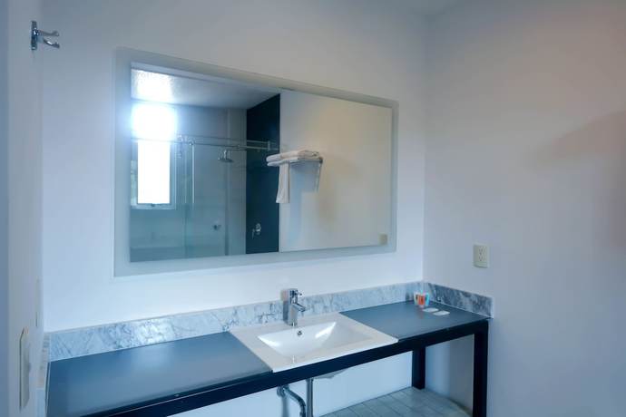 Imagen de la habitación del Hotel HOH. Foto 4