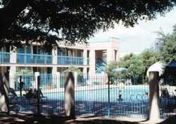 Imagen de la piscina del Hotel HOLIDAY INN ASTRODOME AT RELIA. Foto 3