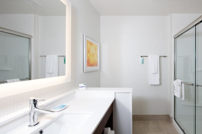 Imagen de la habitación del Hotel HOLIDAY INN EXPRESS AND SUITES EAST PEORIA - RIVER. Foto 10