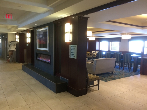 Imagen del bar/restaurante del Hotel HOLIDAY INN EXPRESS HOTEL and SUITES SHERWOOD PARK EDMONTON AREA. Foto 2