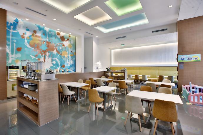 Imagen del bar/restaurante del Hotel HOLIDAY INN EXPRESS LANGFANG PARK VIEW. Foto 5