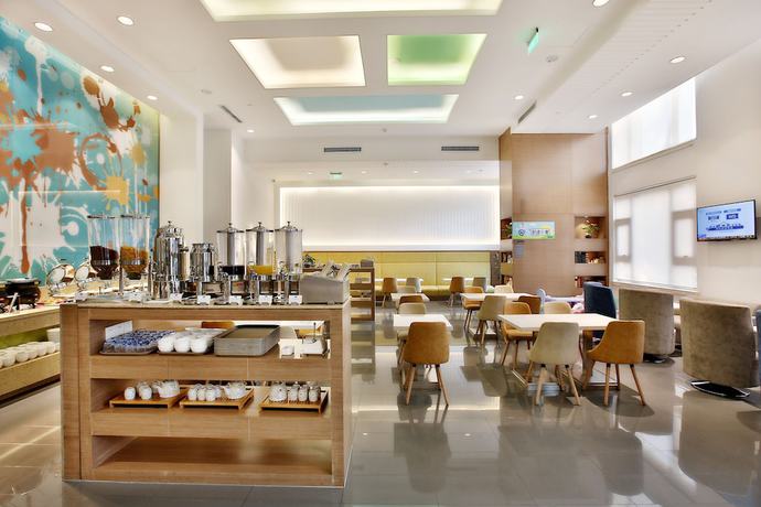 Imagen del bar/restaurante del Hotel HOLIDAY INN EXPRESS LANGFANG PARK VIEW. Foto 6