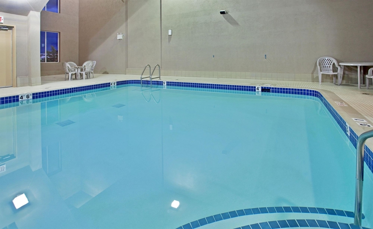 Imagen de la piscina del Hotel HOLIDAY INN EXPRESS & SUITES VERNON. Foto 16