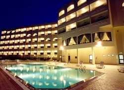 Imagen de los exteriores del Hotel HOLIDAY INN. Foto 5
