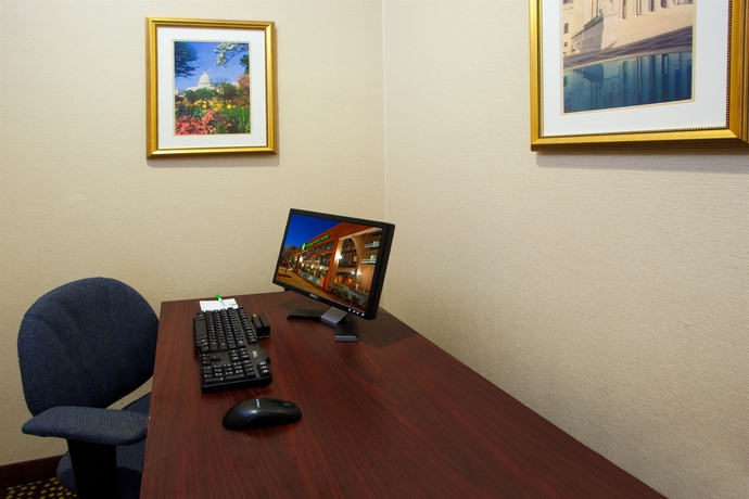 Imagen de los interiores del Hotel HOLIDAY INN HOTEL & SUITES. Foto 10