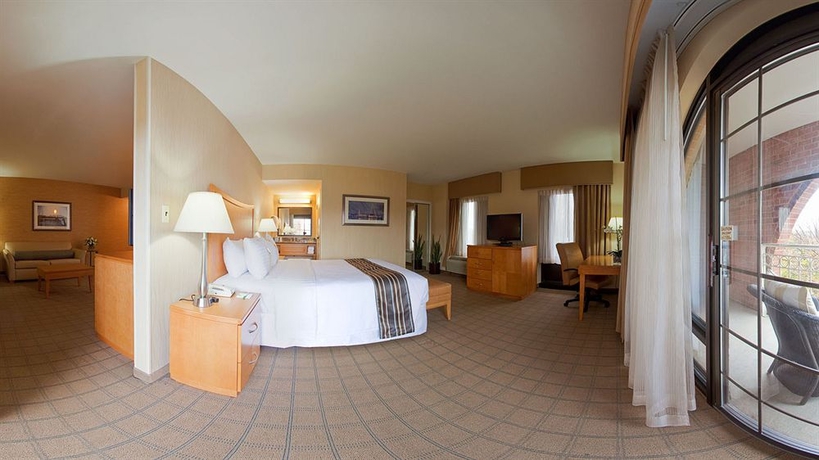 Imagen de la habitación del Hotel HOLIDAY INN HOTEL & SUITES. Foto 5