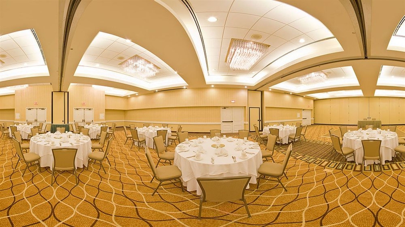 Imagen de los interiores del Hotel HOLIDAY INN HOTEL & SUITES. Foto 14
