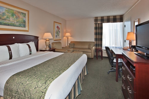 Imagen de la habitación del Hotel HOLIDAY INN ROCHESTER AIRPORT. Foto 2