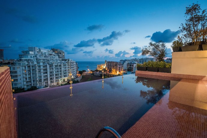 Imagen de la piscina del Hotel HOLM Boutique and Spa. Foto 8