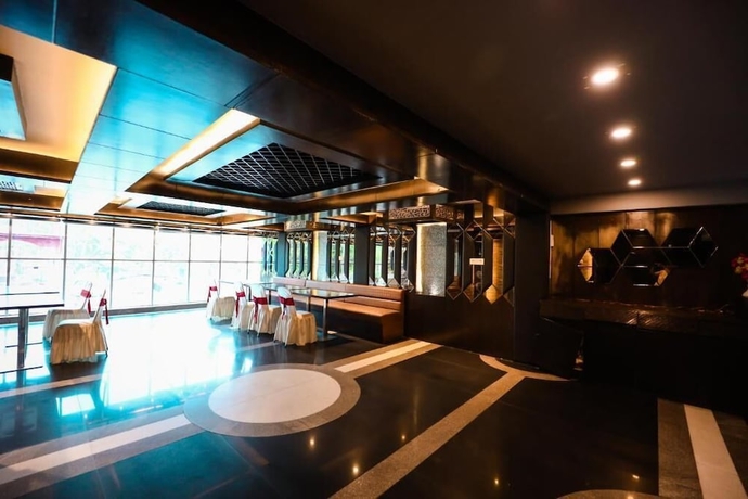 Imagen del bar/restaurante del Hotel HOMANSH GALAXY HOTEL. Foto 2