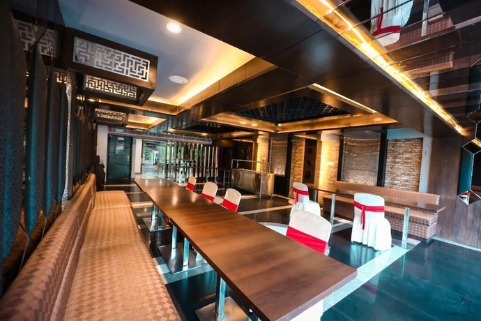 Imagen del bar/restaurante del Hotel HOMANSH GALAXY HOTEL. Foto 4