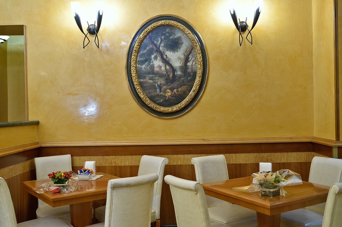 Imagen del bar/restaurante del Hotel HOMS. Foto 4