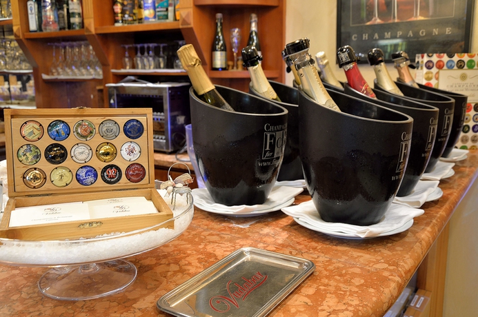 Imagen del bar/restaurante del Hotel HOMS. Foto 5