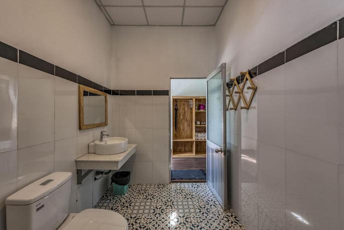 Imagen de la habitación del Hotel HON BA LAGI BEACH RESORT. Foto 2