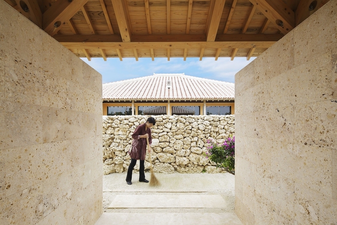 Imagen de los interiores del Hotel HOSHINOYA Taketomi Island. Foto 18