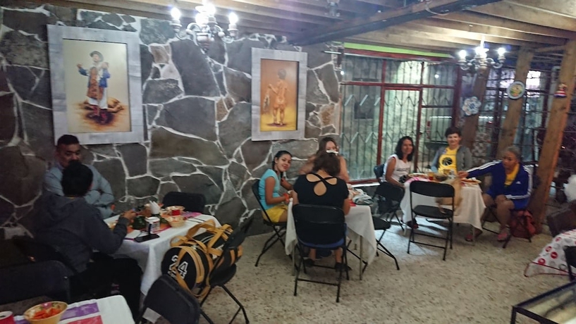 Imagen del bar/restaurante del Hotel HOSTAL EL REFUGIO. Foto 3