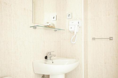 Imagen de la habitación del Hotel HOSTAL FONTA&Ntilde;AN. Foto 19