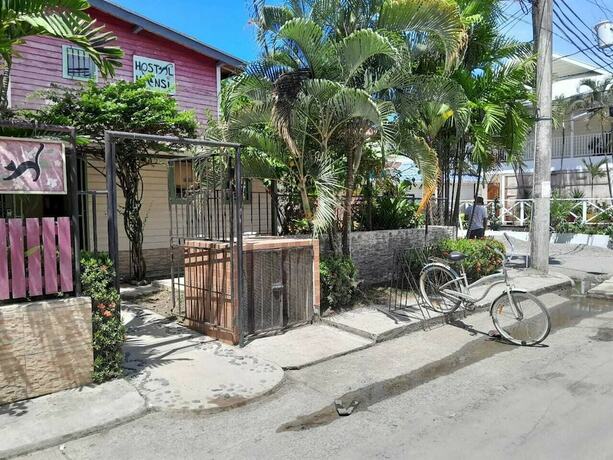 Imagen general del Hotel HOSTAL HANSI BOCAS TOWN. Foto 4