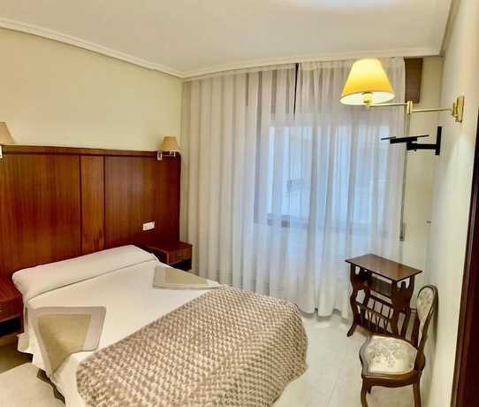 Imagen de la habitación del Hotel HOSTAL LA CUBANA. Foto 3