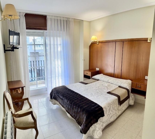 Imagen de la habitación del Hotel HOSTAL LA CUBANA. Foto 5