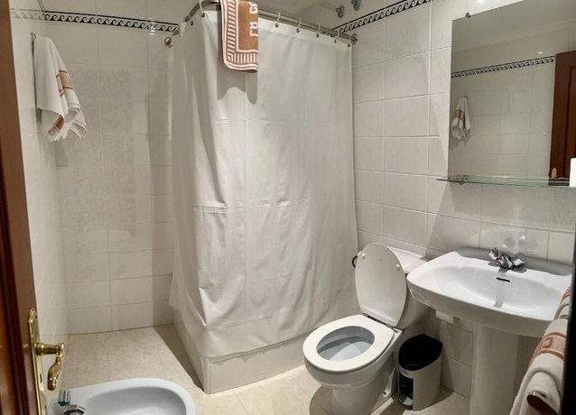 Imagen de la habitación del Hotel HOSTAL LA CUBANA. Foto 13