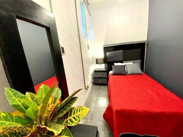 Imagen general del Hotel HOSTAL REFORMA. Foto 9