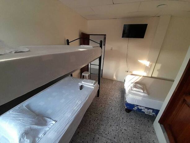 Imagen general del Hotel HOSTAL SAN MARINO. Foto 7