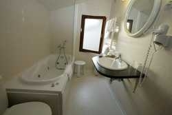 Imagen de la habitación del Hotel HOSTERIA LANTARON. Foto 6