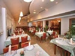 Imagen del bar/restaurante del Hotel HOSTIN. Foto 2