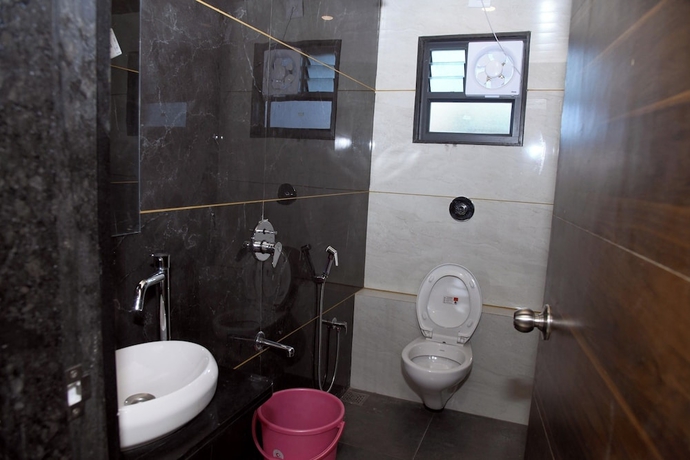 Imagen de la habitación del Hotel HOTEL ABU INN. Foto 13
