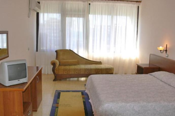 Imagen general del Hotel HOTEL AKROPOLI. Foto 3