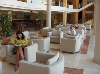 Imagen de los interiores del Hotel HOTEL ALFAZ BEACH. Foto 4
