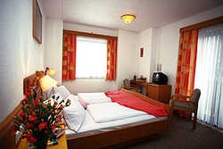 Imagen de la habitación del Hotel HOTEL ALPENHOF. Foto 4