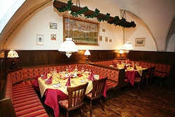 Imagen del bar/restaurante del Hotel HOTEL ALPENHOF. Foto 2