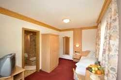 Imagen de la habitación del Hotel HOTEL ALP-LARAIN. Foto 18