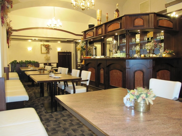 Imagen del bar/restaurante del Hotel HOTEL AMADEUS. Foto 6