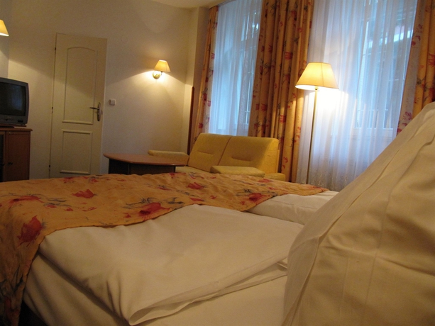 Imagen de la habitación del Hotel HOTEL AMADEUS. Foto 7