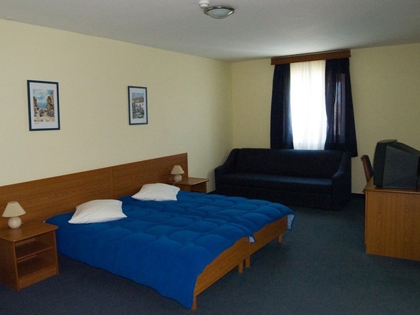 Imagen general del Hotel HOTEL ARCUS. Foto 2