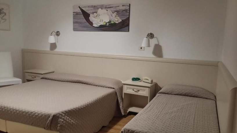Imagen de la habitación del Hotel HOTEL ARISTON. Foto 3