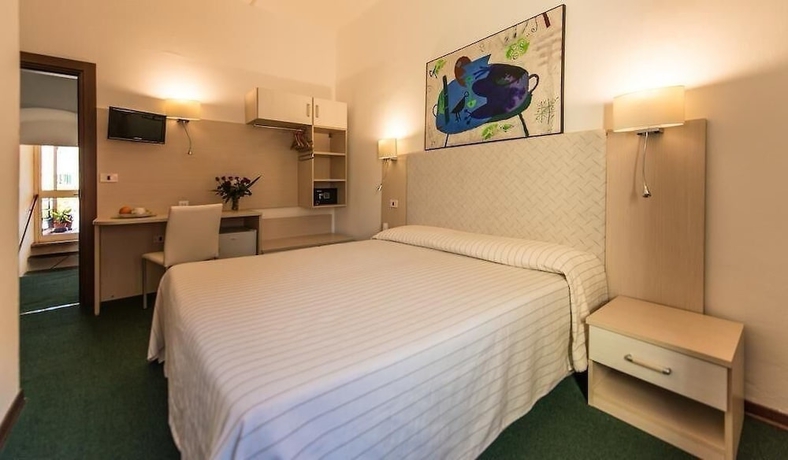 Imagen de la habitación del Hotel HOTEL ARISTON. Foto 6