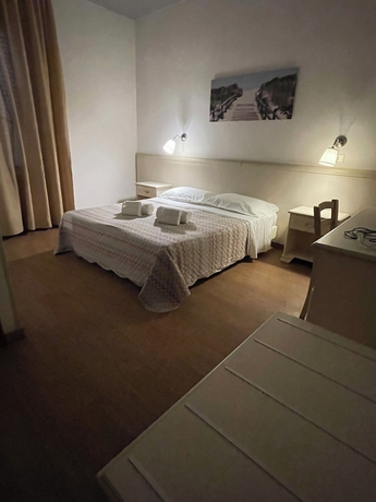Imagen de la habitación del Hotel HOTEL ARISTON. Foto 9